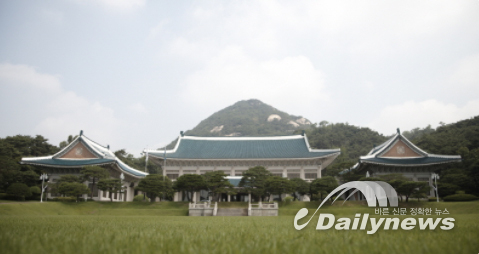 靑 참모진 노영민·김상조·김종호 수석, 동반 사의 표명