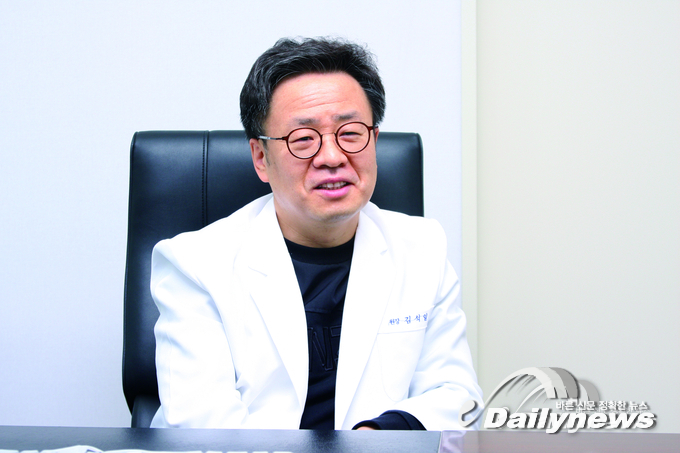 충남 어르신들의 치매 예방과 치료를 위해  전 직원과 함께 관심과 배려를 아끼지 않겠습니다