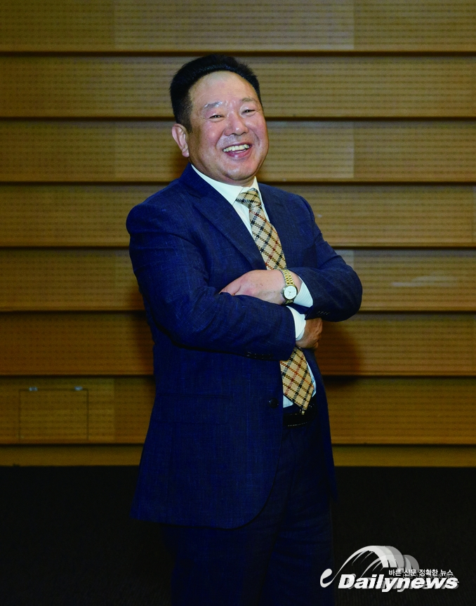 “세계 최초 개발, 지하시설물관리 폴리머 스마트 맨홀뚜껑  정부도 기술력 인정했지만, 규제로 인해 산업발전이 가로 막혔습니다”