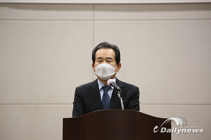 野 “文, 백신 책임 떠넘겨” vs 정세균 “품위 지켜라”