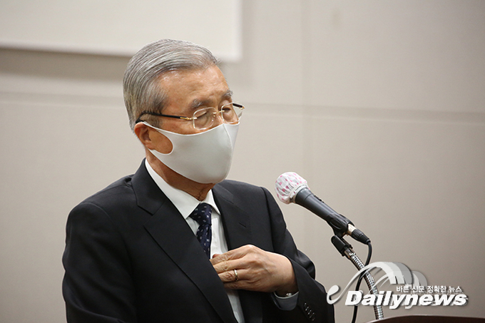 ‘안철수 제안’ 받은 김종인 “우리 당 후보부터 확정해야”