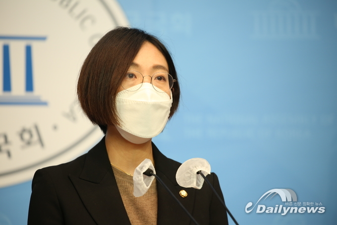 장혜영, 프리랜서 '해촉증명서'…악순환 끊어야