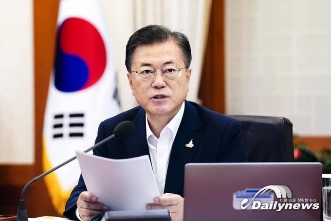 文 대통령, 설 연휴 관저에서···11일 국민 8명과 영상통화