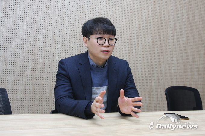 “산삼 대량 생산과 천연물질로 국민 건강에 이바지하는 세계적 기업이 되겠습니다”