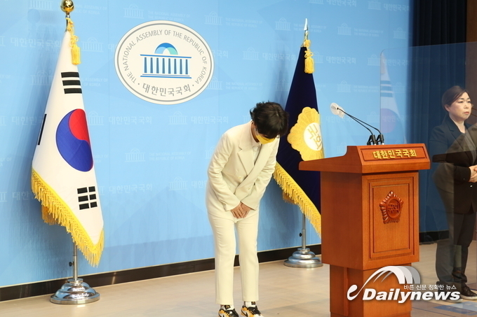 정의당, '부당 면직 논란' 류호정에 엄중 경고···"노동존중 훼손 우려"