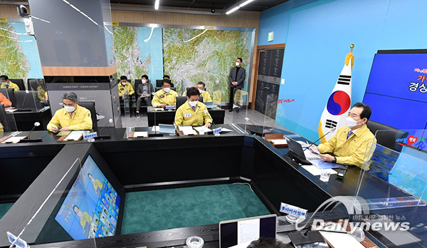 정 총리 “오늘 백신 완제품 첫 출하…일상 회복 첫 걸음”