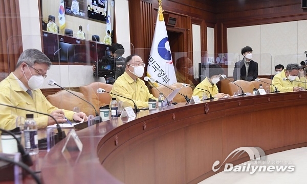 홍 부총리 “자영업자·소상공인 지원, 방역조치 강도·업종별 피해로 세분화”