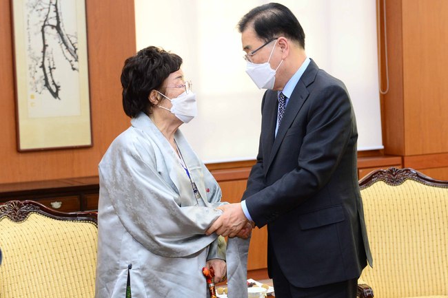 정의용 외교부장관, 일본군위안부 피해자 이용수 할머니 면담
