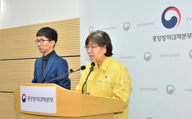 질병청, 코로나19 예방접종 후 사망 사례 2건 보고…피해조사반 검토 실시