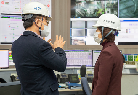 한정애 환경부 장관, 석탄발전소 미세먼지 감축 현장 방문
