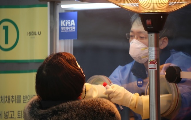 코로나19 신규 확진자 445명…이틀째 400명대