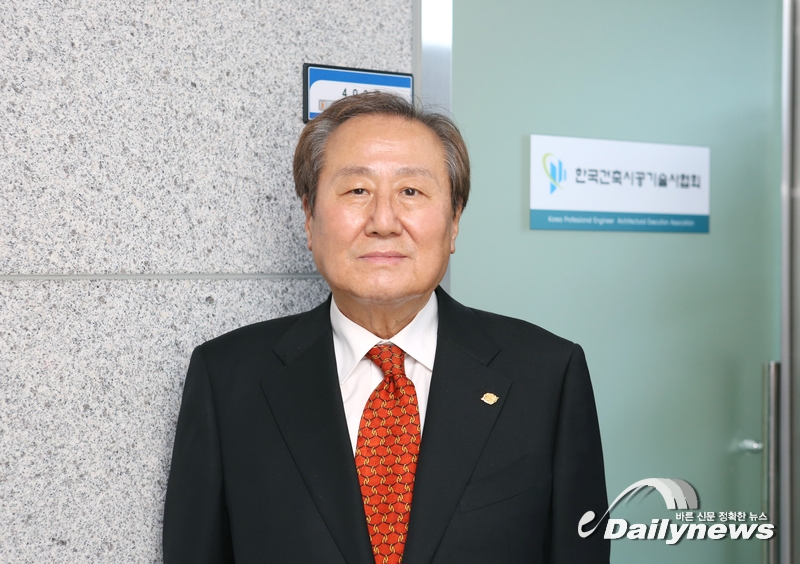 "교육기관을 통한 후진양성과 스마트 건설로 대한민국 건설기술 역량을 한 단계 더 높이겠습니다"