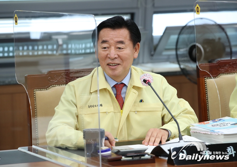 "지금 열심히 일하는 것이 곧 군민의 마음을 얻는 일, 혁신도시, 고등학교 특성화를 기반으로 발전하는 홍성을 만듭니다"