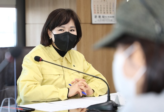 국민권익위, 베트남전쟁 참전 위문 연예인 현미, 남일해 등 `참전유공자 인정` 요구에 간담회 개최