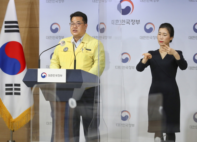 정부, 4월부터 ‘백신 휴가’ 도입…의사소견서 없이 신청 가능