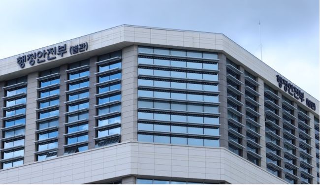 정부, 시도 때도 없던 `코로나 재난문자` 대폭 줄어든다