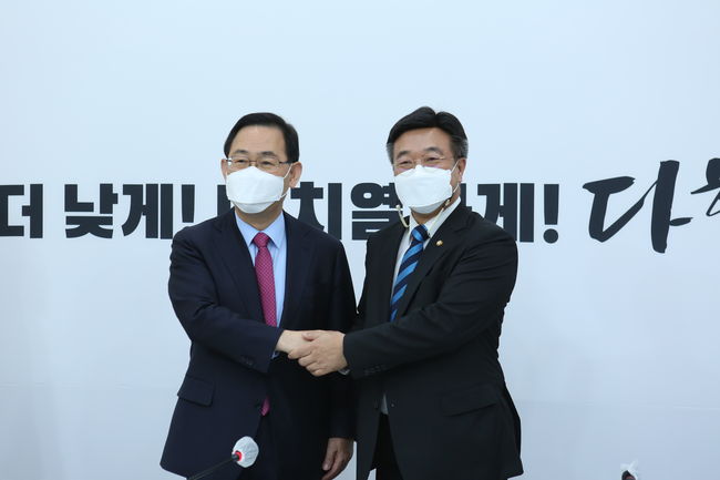 여야 지도부 윤호중·주호영 첫 면담…원 구성 재협상