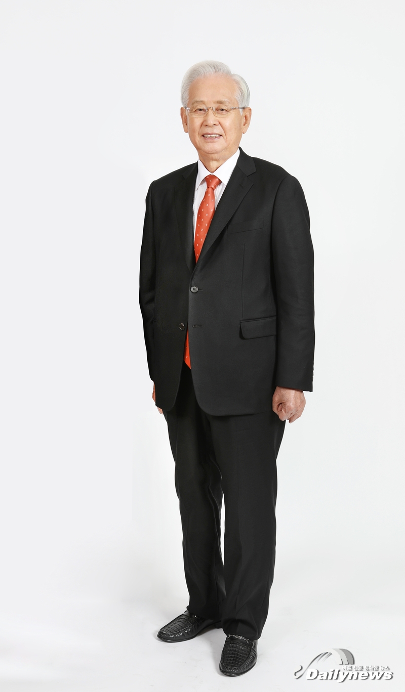 “우리 사회의 안전을 지키는 최후의 보루, 방화문 업계의 선두를 지켜나가겠습니다”