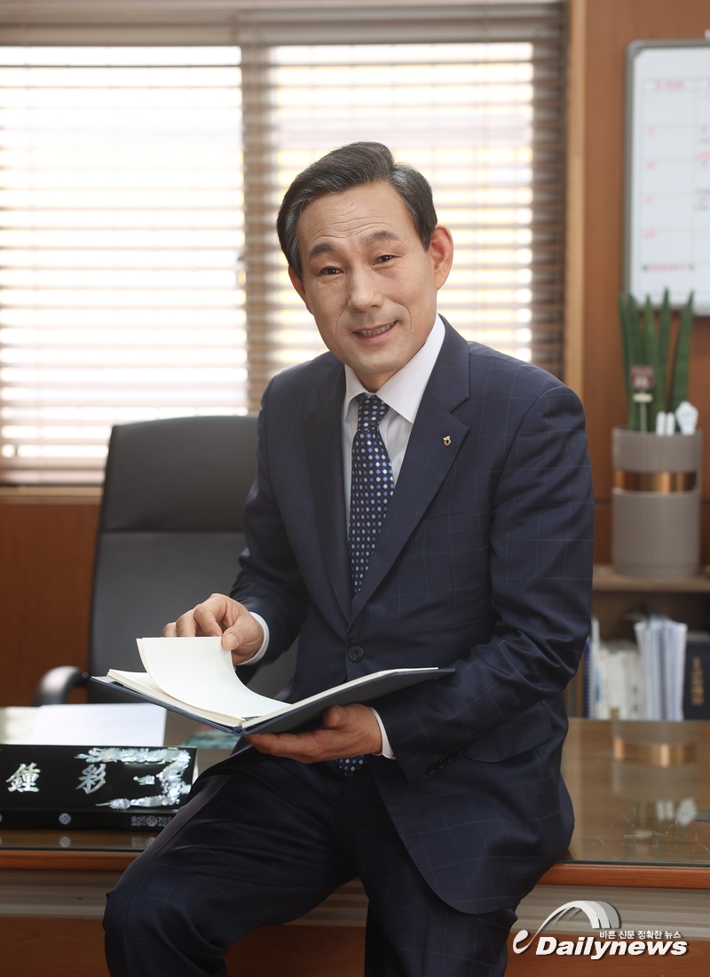 “지역사회와 더불어 가는 농협으로 만들어 가겠습니다.”