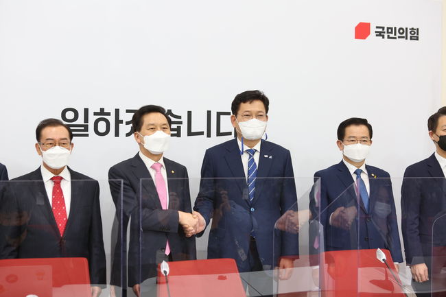 송영길-김기현 첫 회동 "여야 머리 맞대고 개혁할 것"