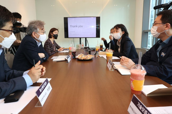 중기부 권칠승 장관, 드론 기술 예비유니콘 ‘디스이즈엔지니어링’ 방문