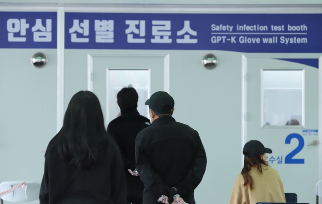 코로나19 신규 확진자 715명…보름 만에 최대 규모