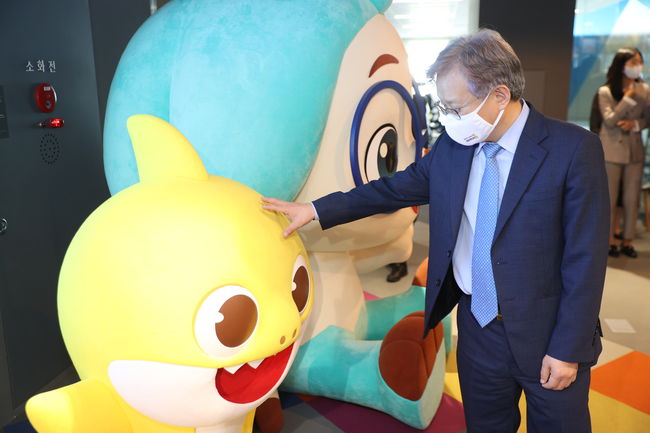 권칠승 중기부 장관, `아기상어` 스마트스터디 방문