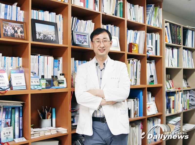 “11년 연속 최우수 의학회, 미국 및 유럽과 겨룰 수 있는  학술지 제작에 큰 자부심을 느낍니다”