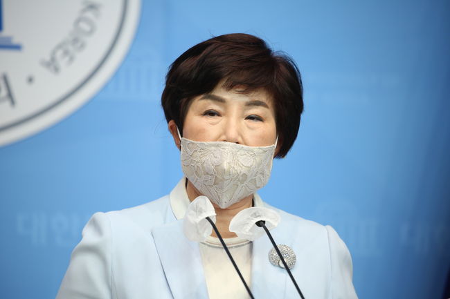 전혜숙 의원 "택배기사·환경미화원 등 백신 우선 접종 대상돼야"