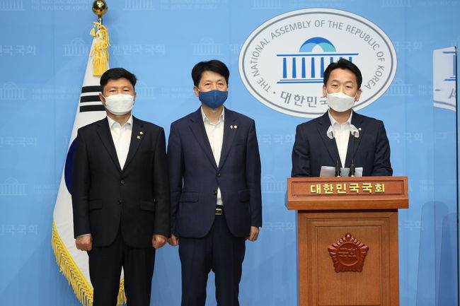 문 대통령, 민주당 초선의원들 `더민초`와 간담회 진행