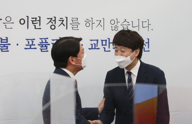 이준석, 안철수와 합당 의지 재확인…당명 변경은 `갸우뚱`