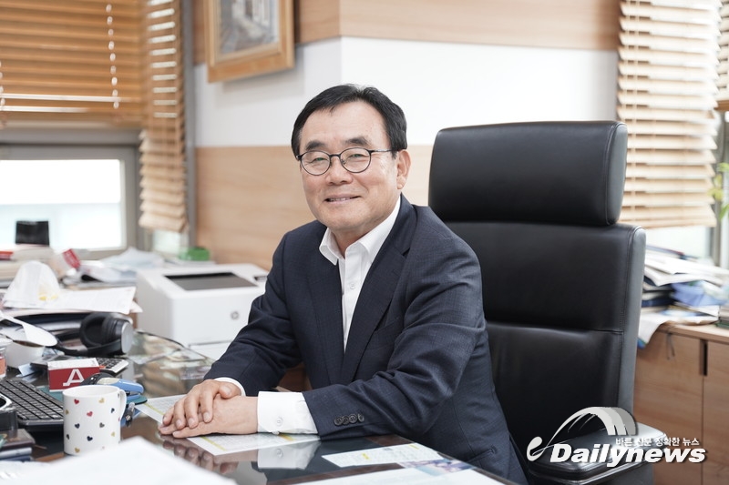 “전 직원이 소통하는 밀착경영으로,  앞으로도 대한민국 해운업 발전에 기여하겠습니다”