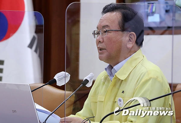 김부겸 총리, 사적모임 4명까지…비수도권도 수도권과 동일하게