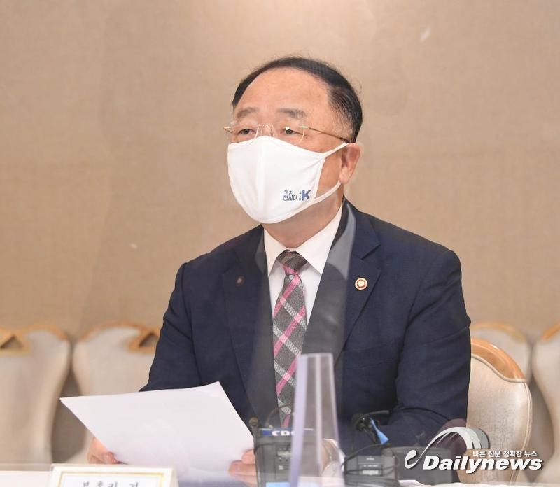 정부, 반도체·배터리·백신 국가전략기술 분야로 정하고 오는 2023년까지 집중 지원