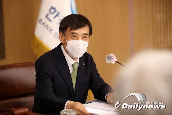 통화정책 정상화 논의 물살⋯‘테이퍼링‧기준금리↑’ 목소리 힘 받아