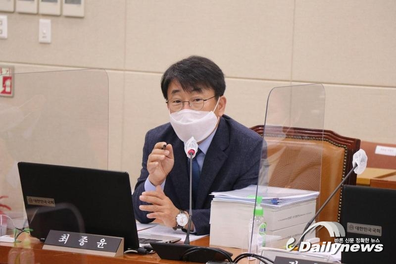 최종윤 의원, 코로나19 유행 이후 보건소 인력 초과근무 2배 이상 늘어