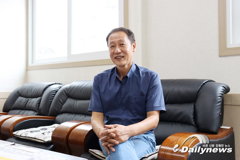 아삭아삭 달콤함과 건강까지 챙겼다⋯ 충주의 새로운 명물 ‘한입사과빵’