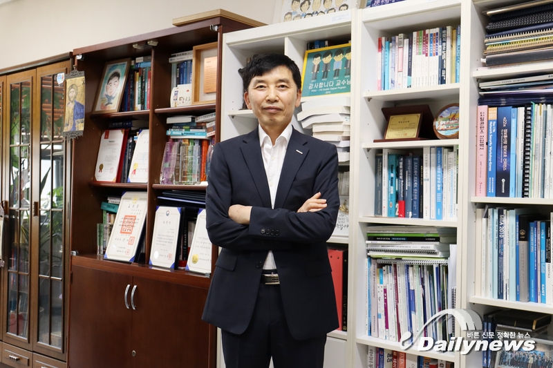 “대한민국 사이버 보안을 개척한 1세대,  향후 정보 취약계층을 위한 재능기부 활동을 하려고 합니다”