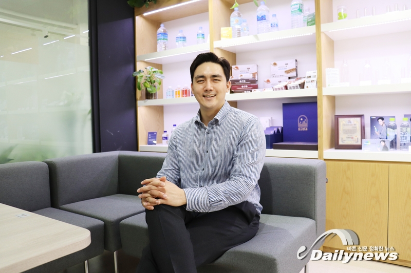 “자연과 사회를 살리는 글로벌 기업으로서, 더 나은 미래를 만들겠습니다”