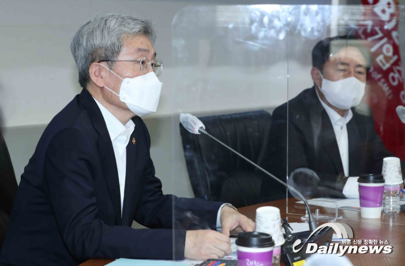 고승범 금융위원장, 첫 현장행보 '중기‧소상공인' 목소리에 귀 기울여