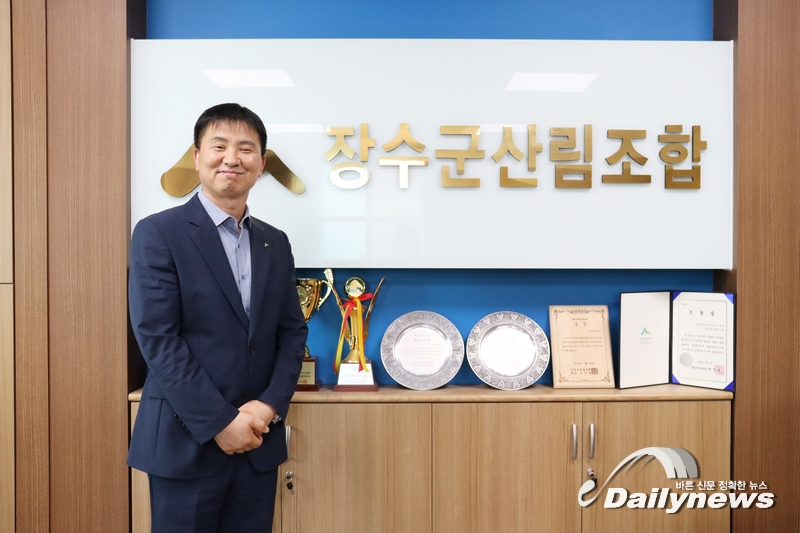 “조합원의 화합을 기반으로 대형 유통 마트 설립의 숙원을 이루겠습니다”
