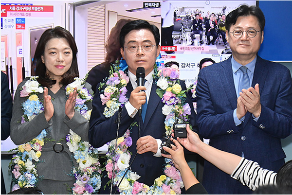 더불어민주당 진교훈, 서울 강서구청장 보궐선거 압승… "총선의 바로미터" 평가