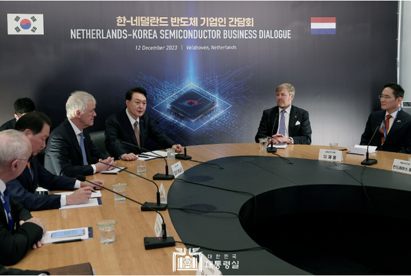 네덜란드 ASML, 삼성전자와 1조 원 공동 투자로 국내 반도체 연구시설 설립 계획