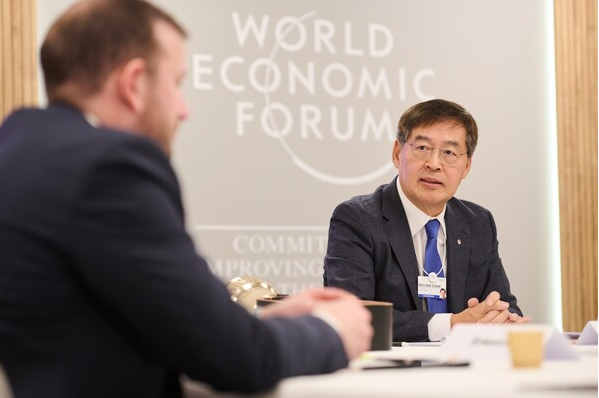 세계경제포럼(WEF), 세계 경제 리더 100인에 '신학철' LG화학 부회장 선정