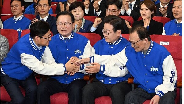 출구조사 "범야권 200석 이상 압승, 여당 100석 안팎 참패" 예상