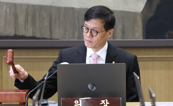 한은, 기준금리 10연속 동결...물가 상승압력 높아져 인하시기 불투명