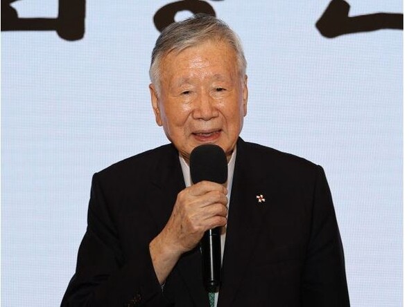 이중근 부영회장, 대한노인회장 복귀..."존경받는 어르신단체 도약"