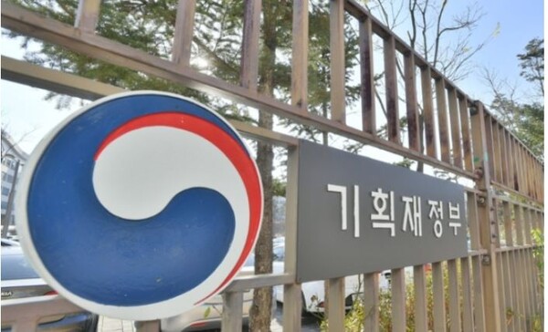 세금으로 갚아야할 내년 국가채무 880조..27년엔 1천조 돌파 우려