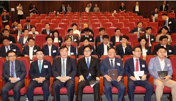 국회 한중의원연맹 공식 방중, 中 전인대 측과 회담 예정