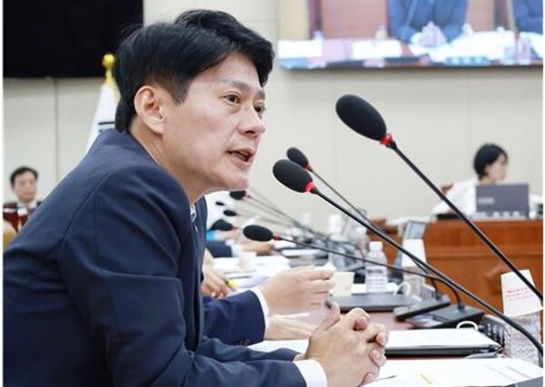 "KB알뜰폰 '리브엠', 적자 쌓이고 시장점유율은 뒷걸음"